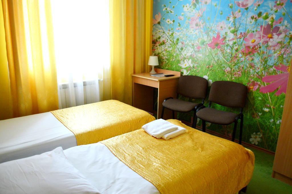 Hotel Monika Krasków Dış mekan fotoğraf