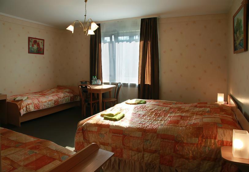 Hotel Monika Krasków Dış mekan fotoğraf